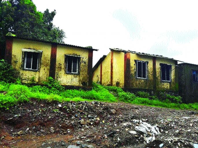 69 square feet of Jeep schools in Bhokar taluka | भोकर तालुक्यातील जि़प़ शाळांच्या ६९ वर्गखोल्या मोडकळीस 69 square feet of Jeep schools in Bhokar taluka | भोकर तालुक्यातील जि़प़ शाळांच्या ६९ वर्गखोल्या मोडकळीस